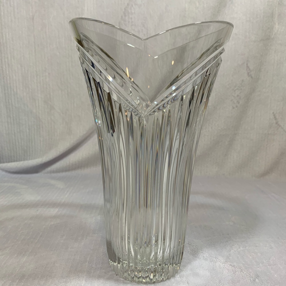 BEAUTIFUL CRYSTAL TALL VASE